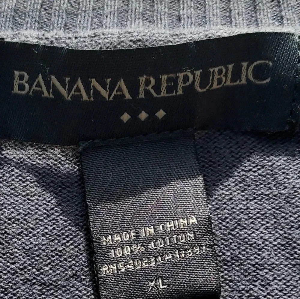 Bannana Republic Mens XL/V-Neck Sweater Gray With Green Diamond Shaped Designs. - Picture 5 of 9